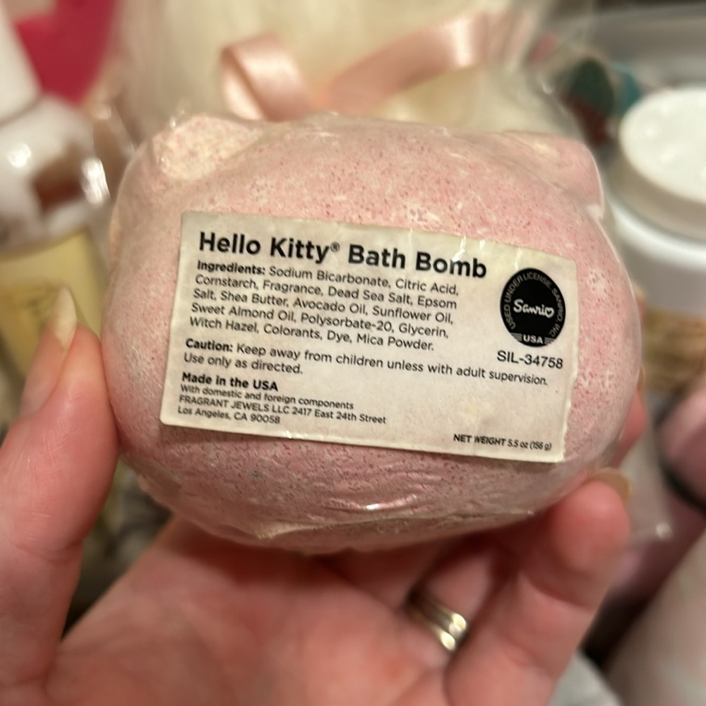 🎀Vintage Hello Kitty Limited Edition Fragrant Jewels Bath Bomb - Picture 4 of 11